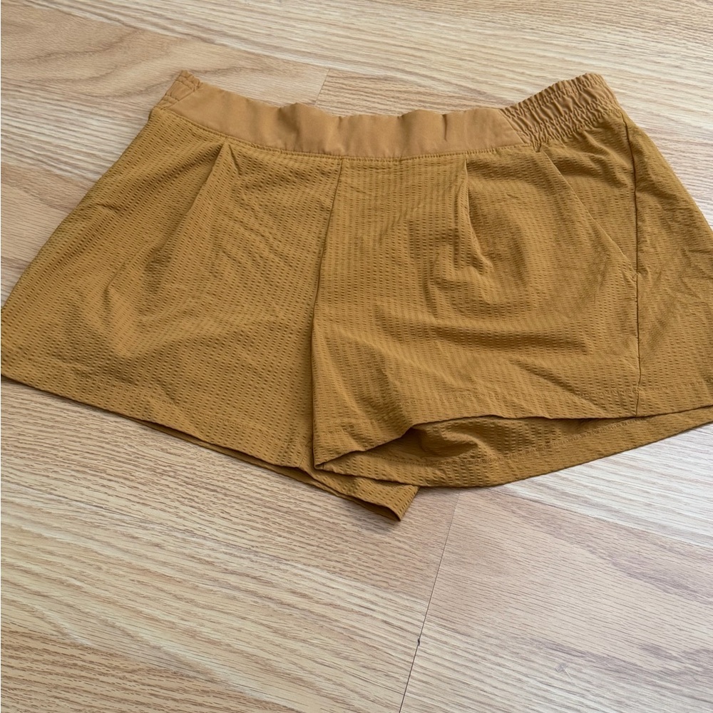 Athleta Tuscan Gold Textured Brooklyn Short Women’s